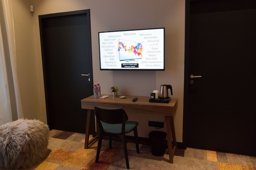 Suite - Photo 3
