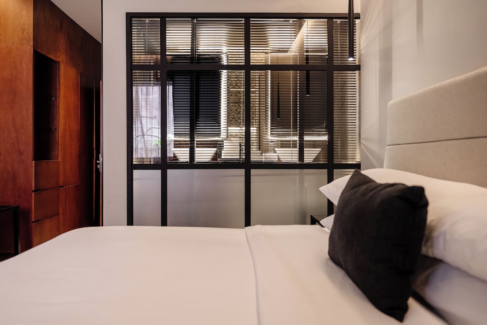 Standard Room, 1 King Bed - Photo 4