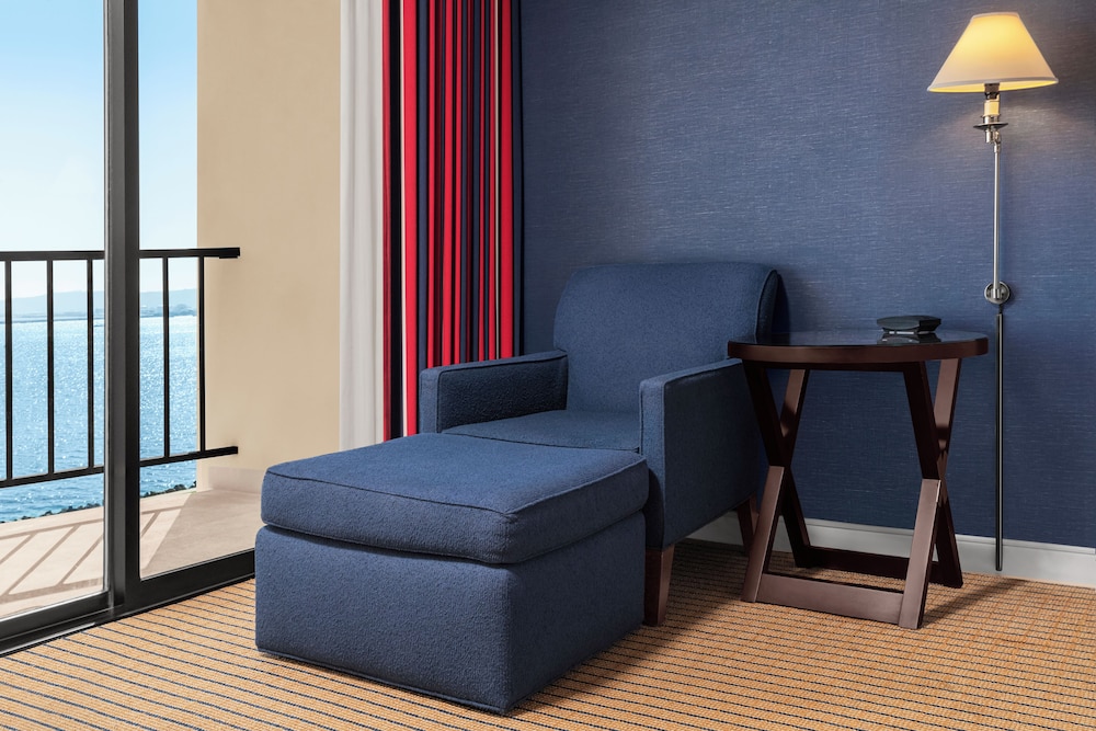 Premium Room, 1 King Bed, (Marina Tower Newly Renovated) - Photo 5