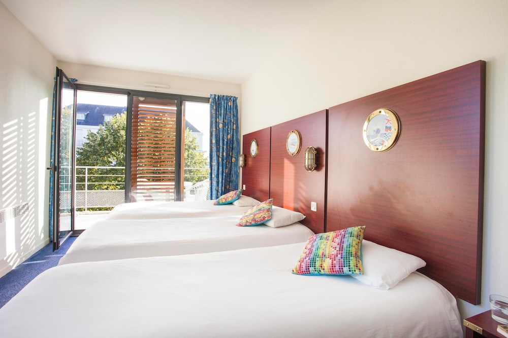 Standard Triple Room, 3 Twin Beds - Photo 1
