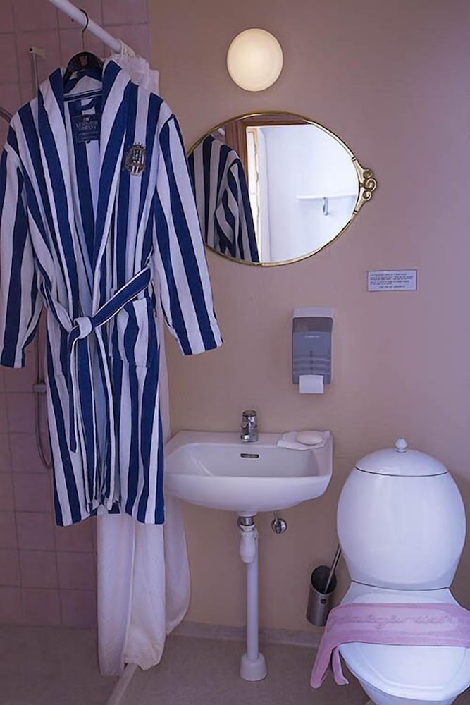 Single Room photo 3