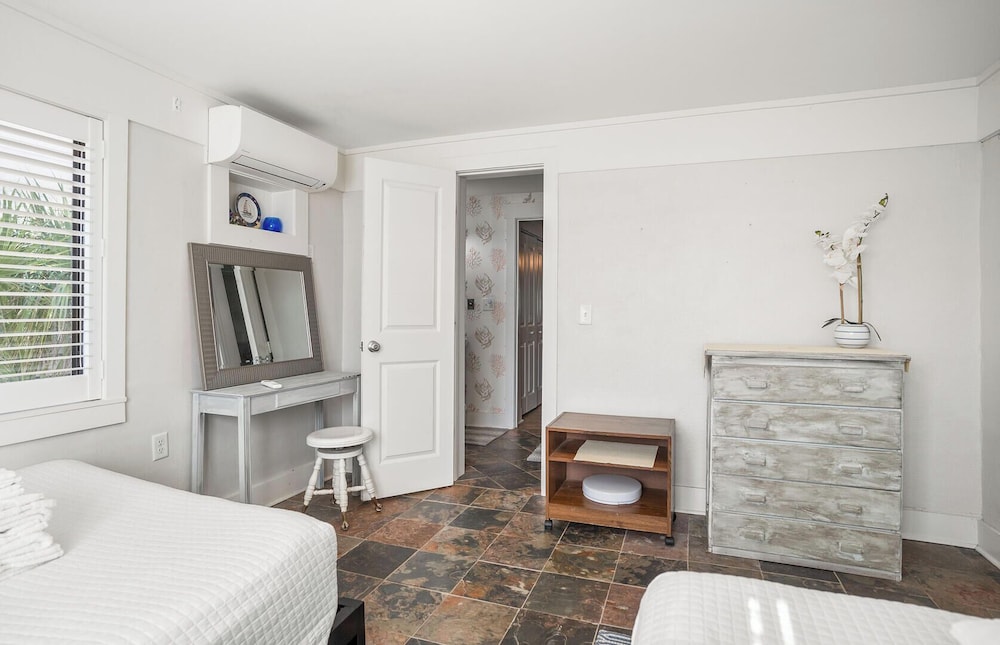 House, Multiple Beds, Patio, Ocean View photo 2