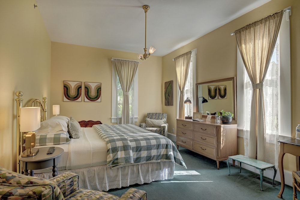 Eastman  Suite photo 1