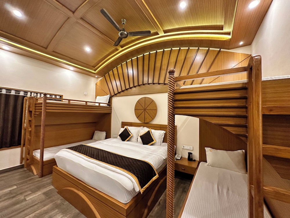 Luxury Quadruple Room - Photo 6