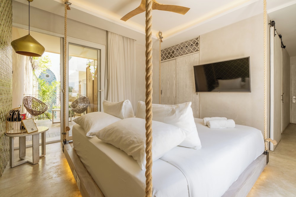 Cama colgante de lujo con 2 balcones.