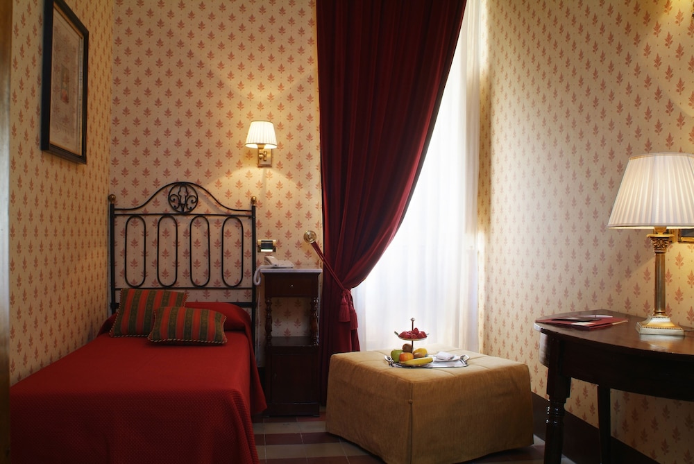 Single Room, 1 Large Twin Bed photo 3