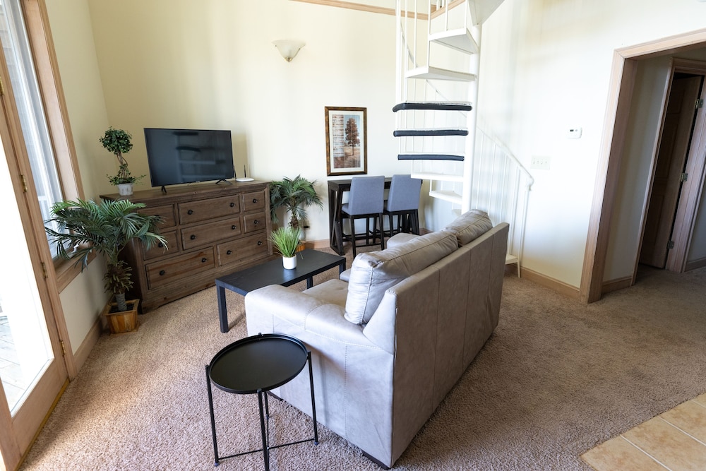 Apt With Balcony & Loft, Mountain Views, Meals & Wellness Activities photo 1