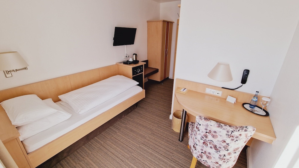 Small Single Room with Balcony photo 3