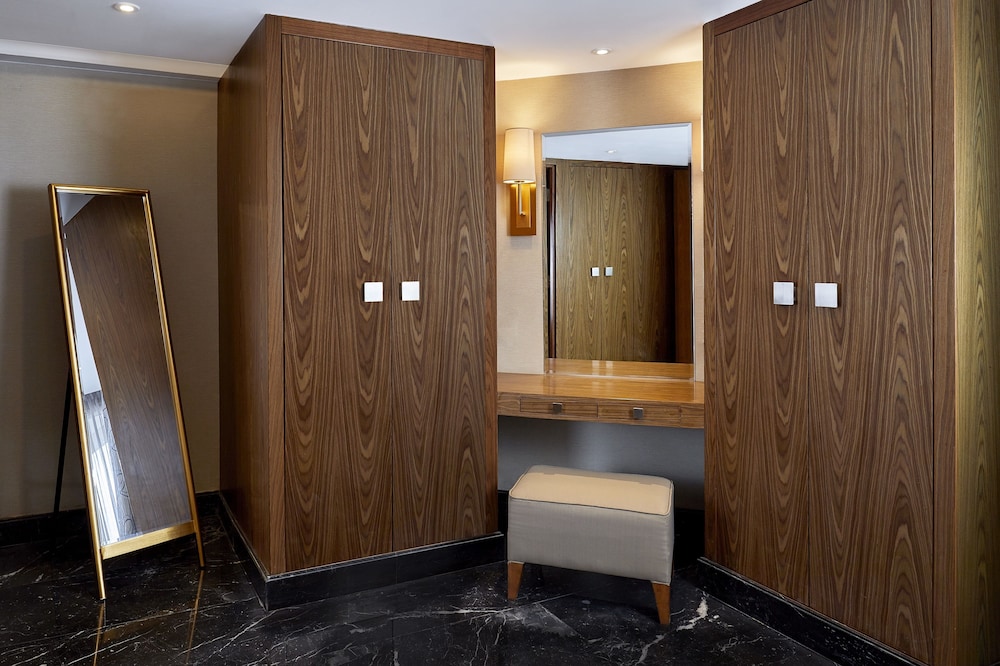 Suite (Diwan)
