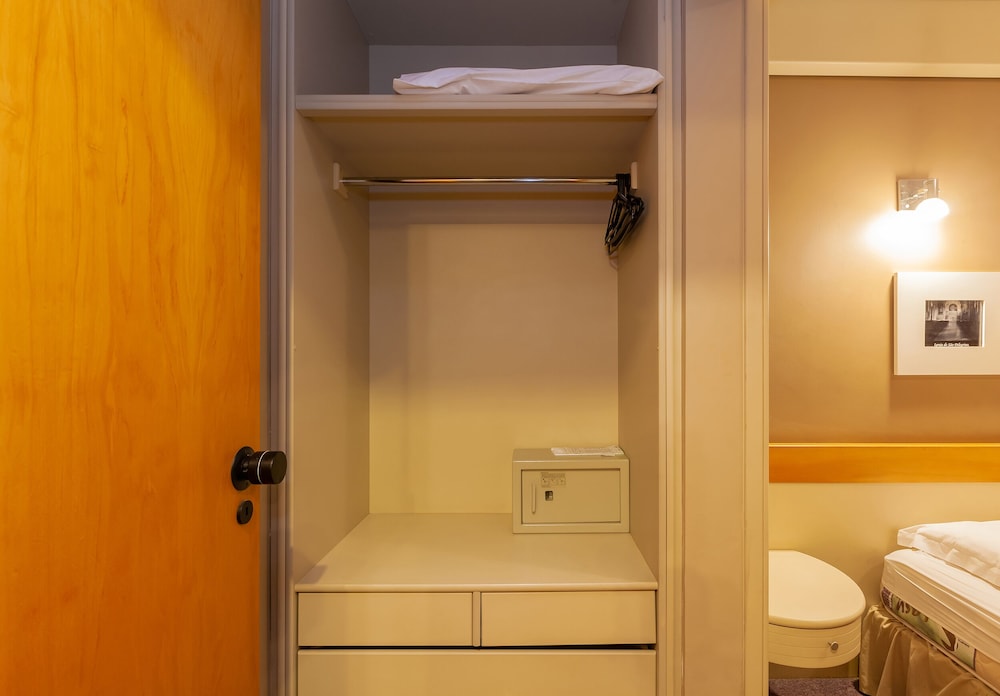 Deluxe Twin Room - Photo 11