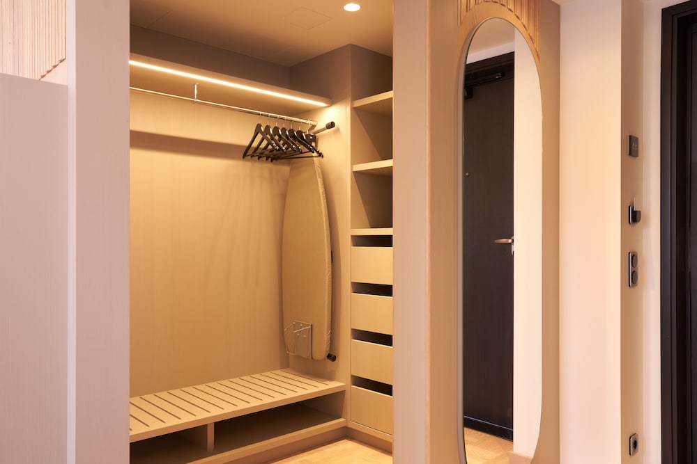 Deluxe Double Room, 1 King Bed with Sofa bed, Kitchenette photo 3