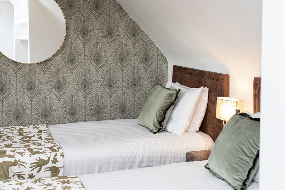Twin Room - Photo 9
