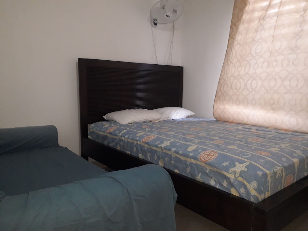 Comfort Room, 1 Queen Bed With Sofa Bed, Non Smoking, Shared Bathroom photo 1