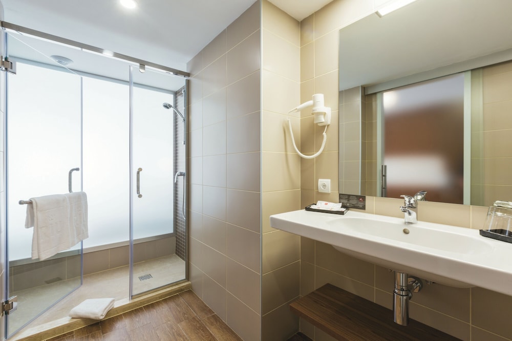 Habitación Doble Grande con Balcón Habitación Doble Grande con Balcón
