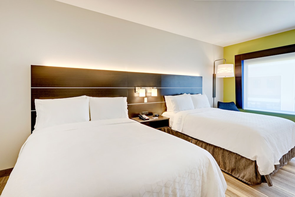 Standard Room, 2 Queen Beds, Accessible (Communications) - Photo 11