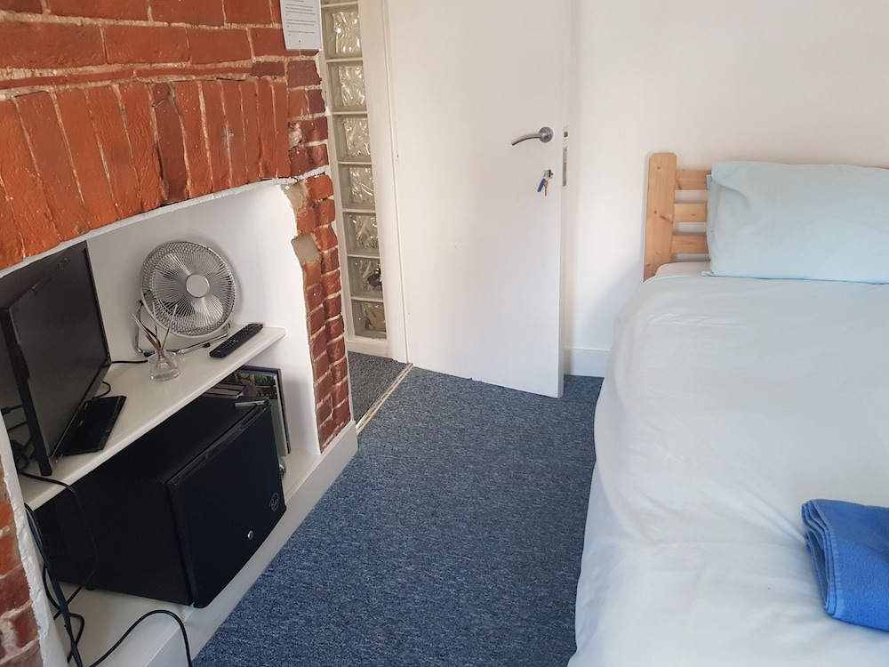 Economy Single Room (Shared Bathroom) photo 3