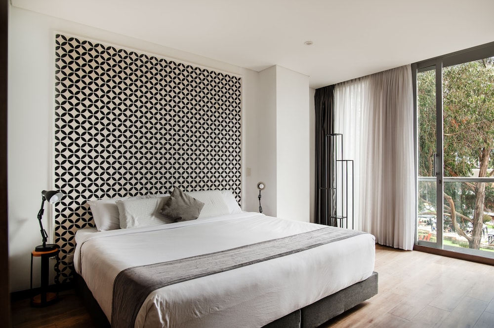Deluxe Loft, 1 King Bed with Sofa bed, Balcony, Courtyard View photo 3