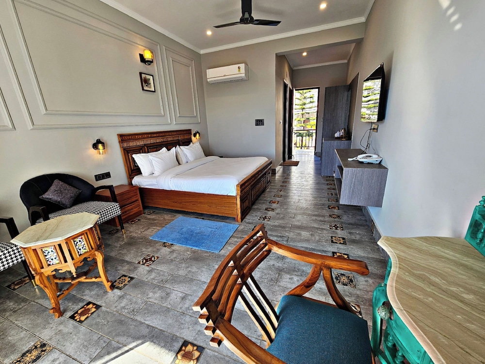 Deluxe Room with Lake View