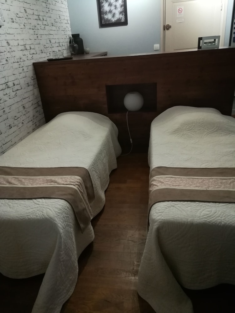 Twin Room (Gueugnonnaise) photo 1