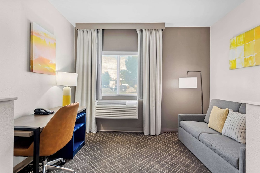 Suite, 1 King Bed with Sofa bed, Accessible, Non Smoking - Photo 11