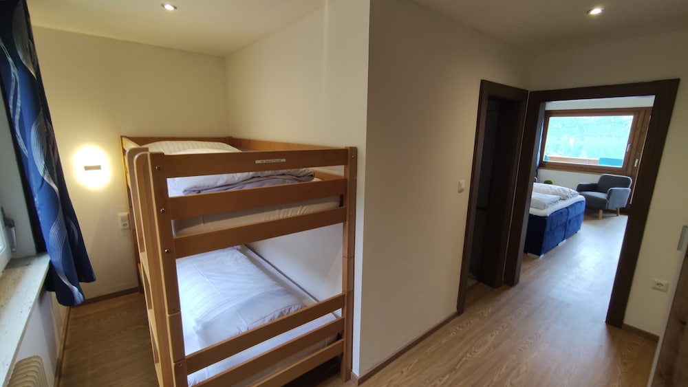 Standard Quadruple Room, 2 Bedrooms, Non Smoking, Lake View photo 3