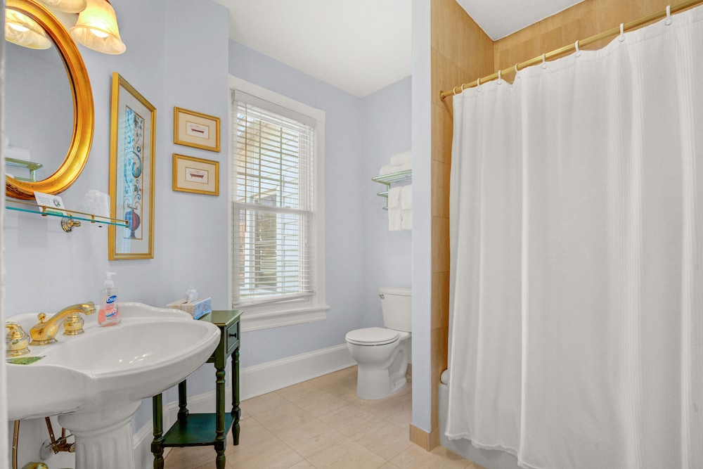 Room, Private Bathroom (Room 24 - Max 2 people) photo 3