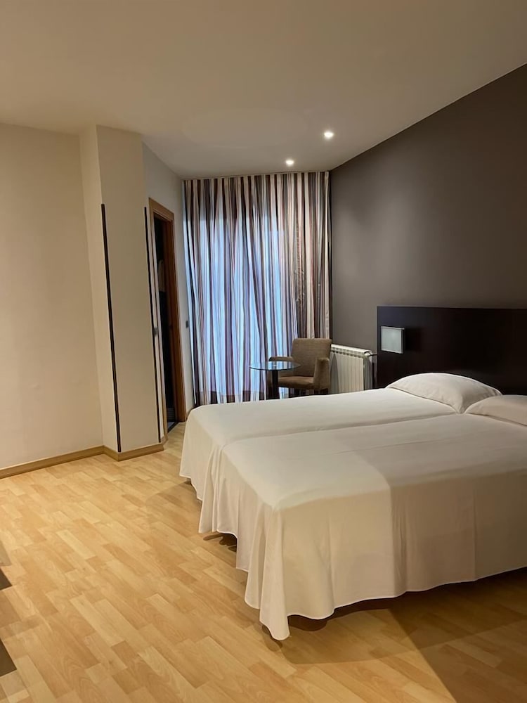 Double Room, 1 Queen Bed photo 2