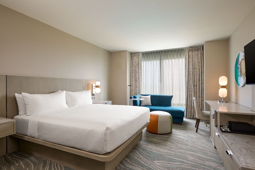 Room, 1 King Bed (Hearing Accessible) - Photo 2