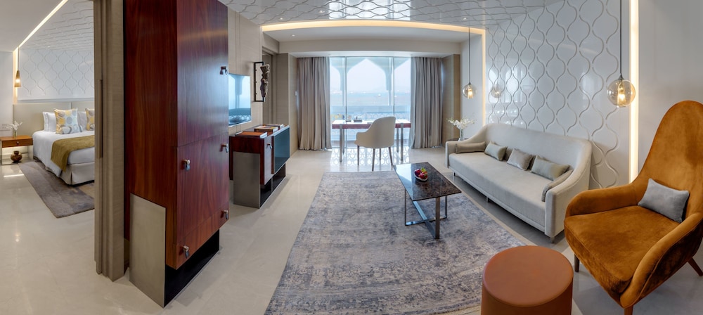 Suite, 1 King Bed, Sea View - Photo 4