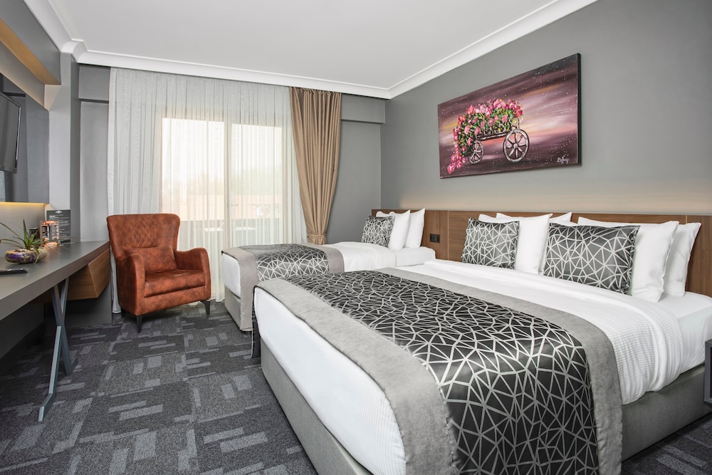 Standard Double or Twin Room - Photo 9