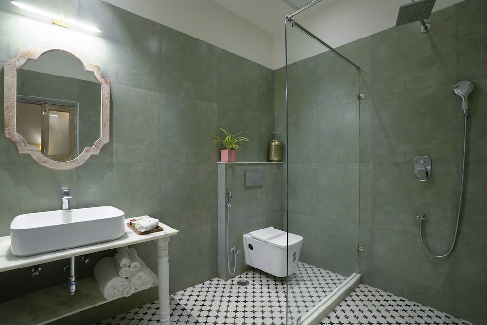 Upper Luxury - Photo 48
