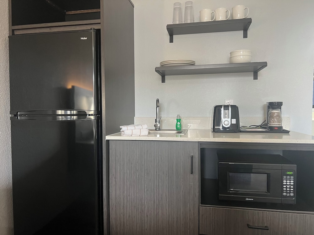 Standard Room, 2 Double Beds, Non Smoking, Kitchenette photo 3