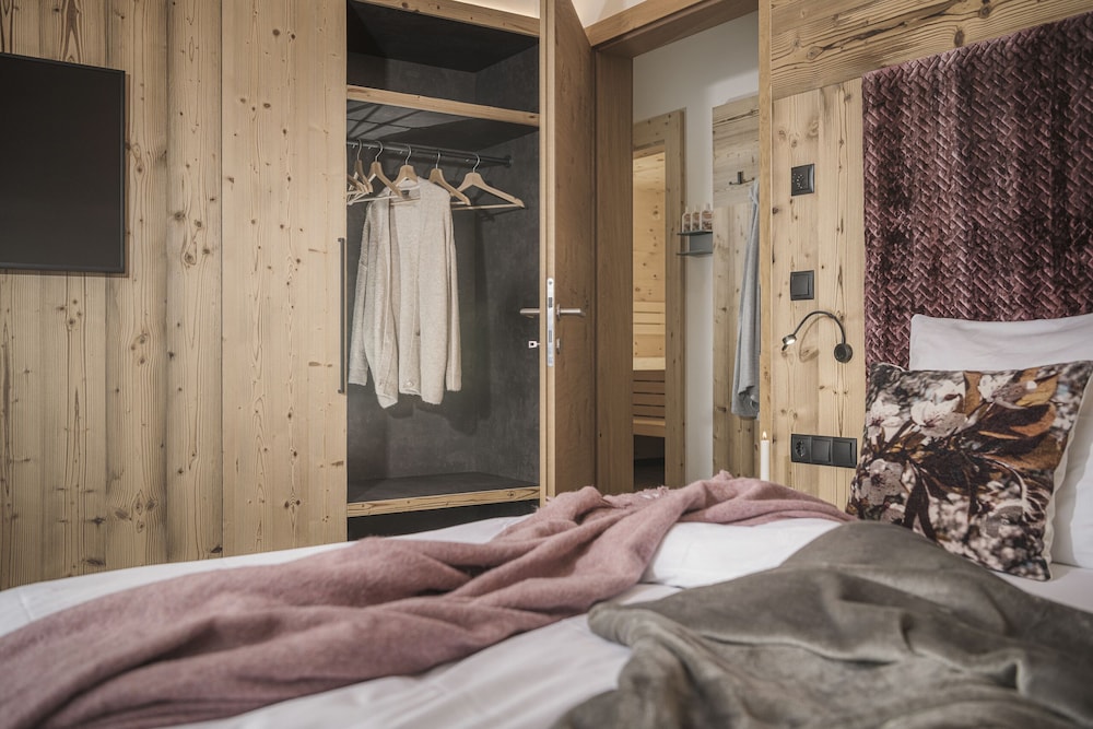 Luxury Chalet, 4 Bedrooms, Mountain View photo 3