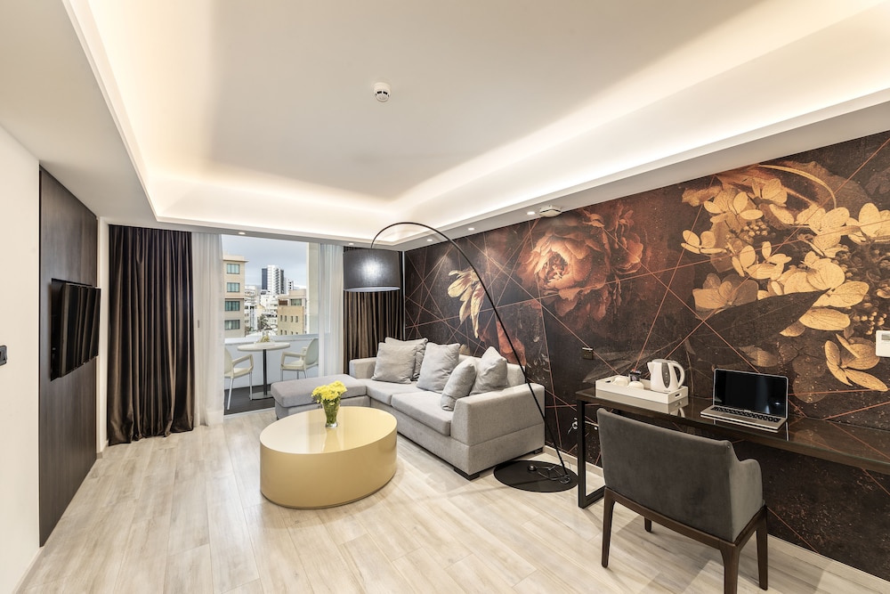 Deluxe Suite (Twin) - Photo 4