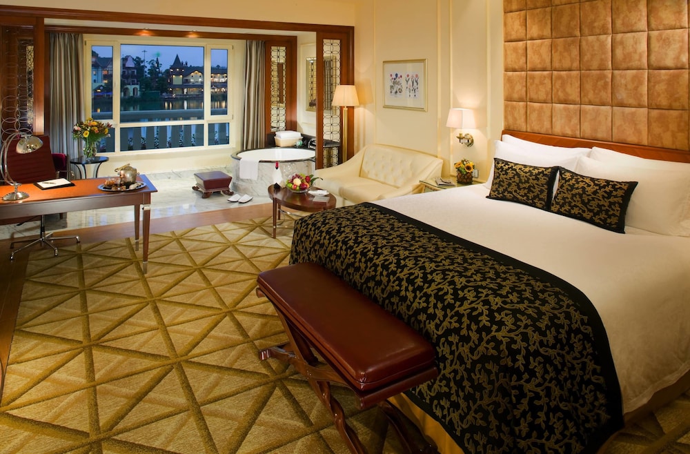 Deluxe Room, Lake View