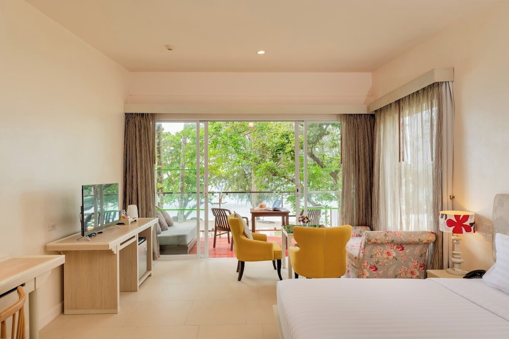 Premier Beach Front - Photo 7