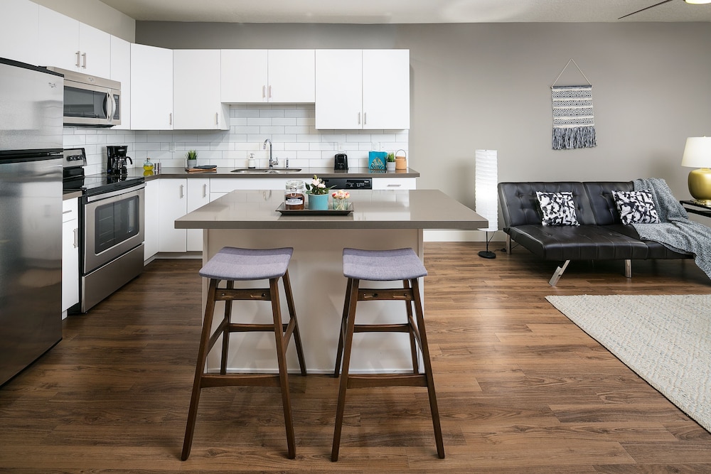 Signature Apartment, 1 Bedroom, Non Smoking, Kitchen photo 3