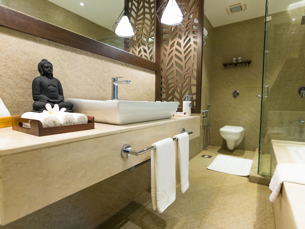 Executive Suite with Balcony photo 2