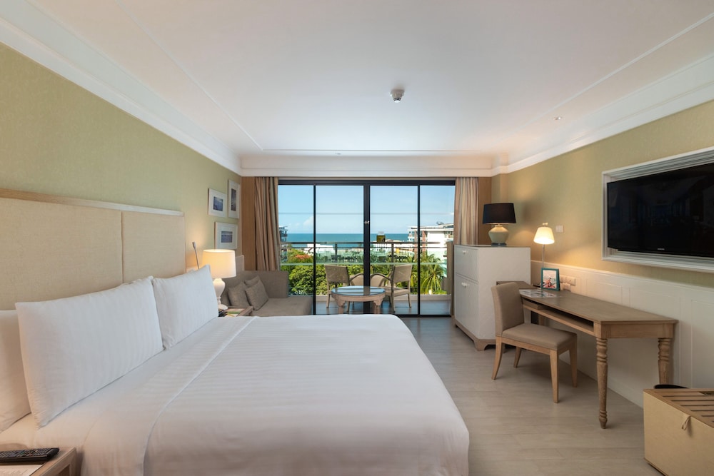 Deluxe Room, 1 King Bed (Ocean Facing)