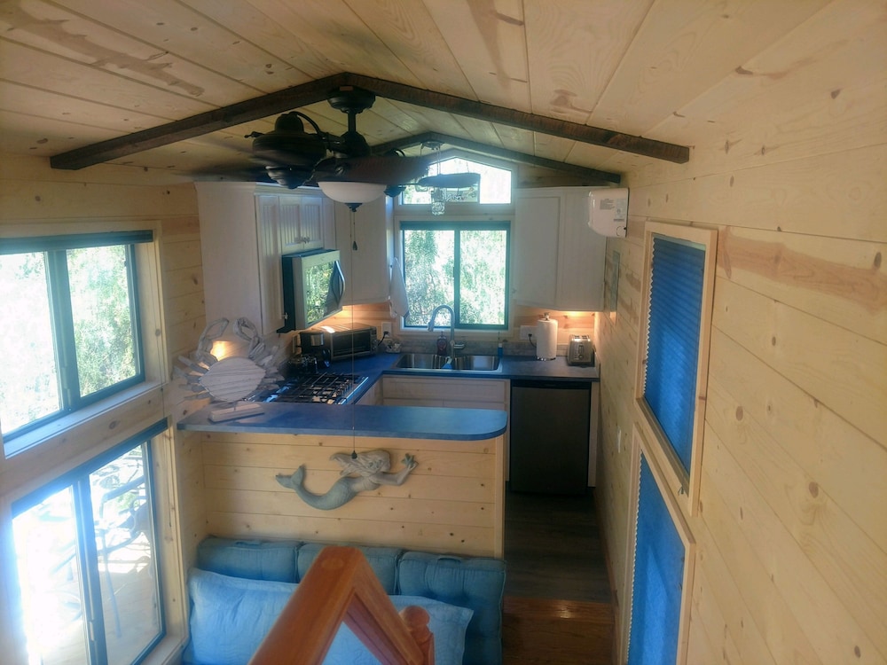 Tiny Beach House, 2 Bedrooms, Kitchen photo 3