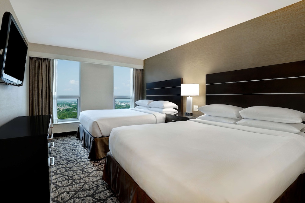 2 Queen Beds with Sofa Bed City View