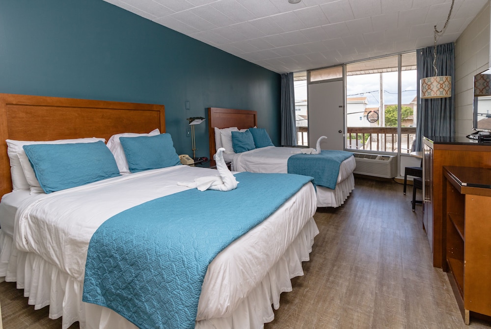 Family Room with 2 Queen Beds (ocean view or balcony) photo 1