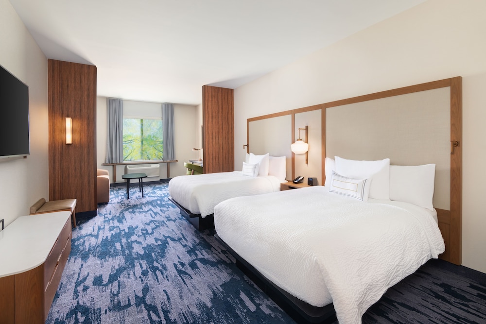 Suite, Multiple Beds (Mobility/Hearing Access, Transf Shwr) photo 3