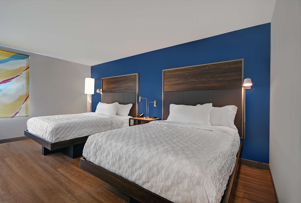 Room, 2 Queen Beds, Accessible (Hearing) - Photo 4