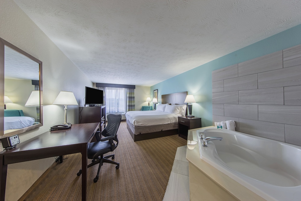 Suite, 1 King Bed - Photo 1