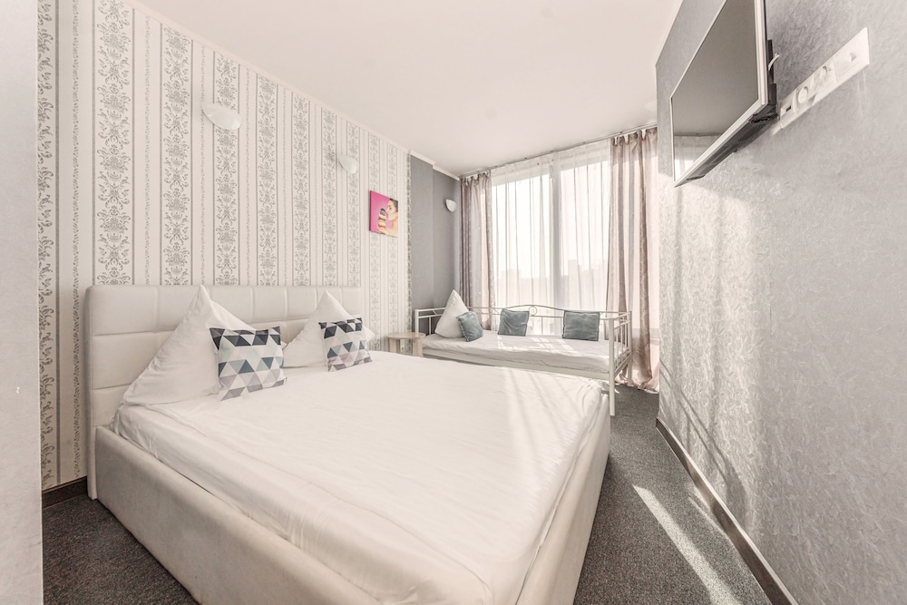 Family Triple Room, City View photo 1