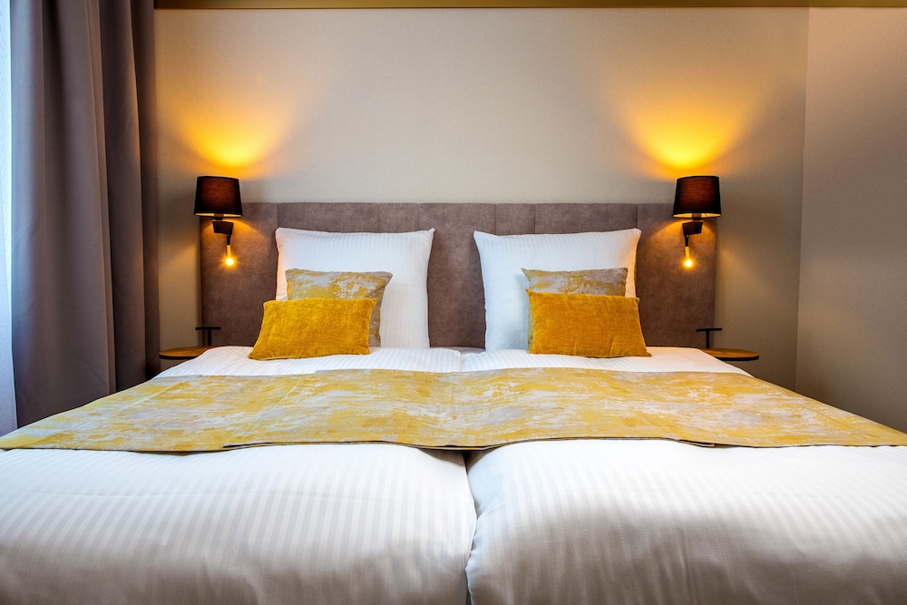 Standard Double or Twin Room - Photo 8