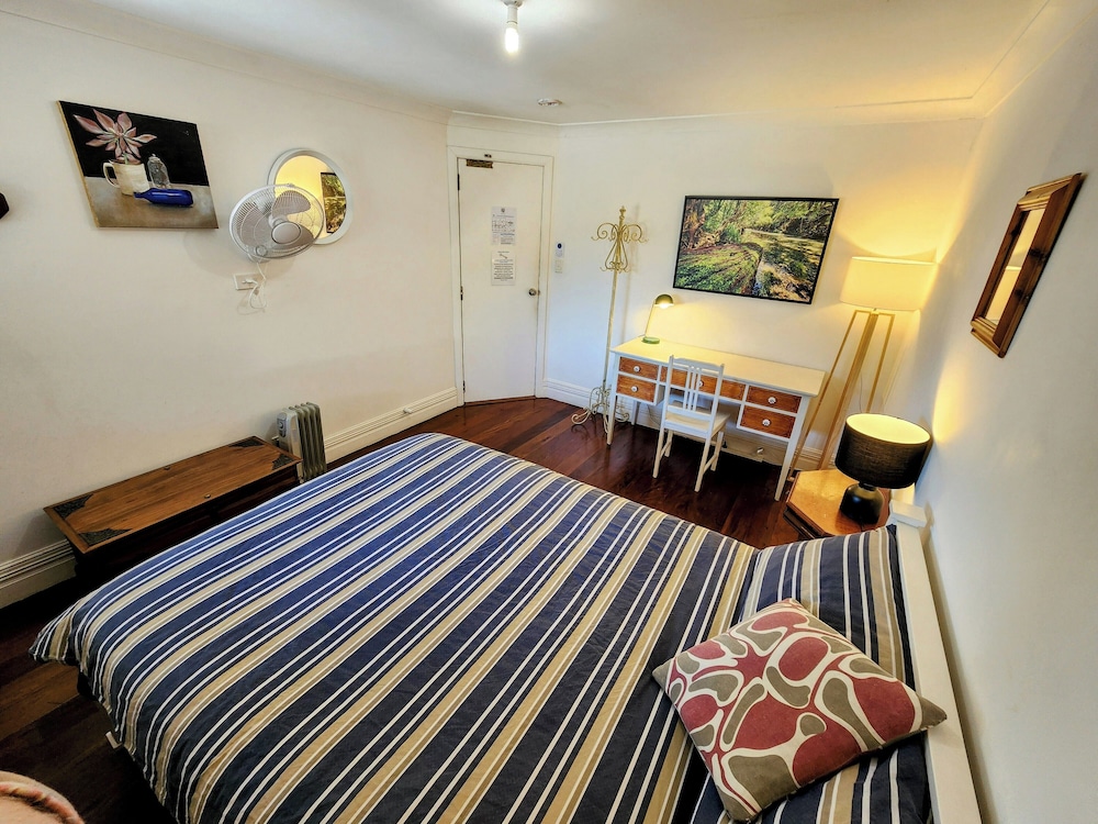 Standard Double with Desk and Shared Bathroom photo 1