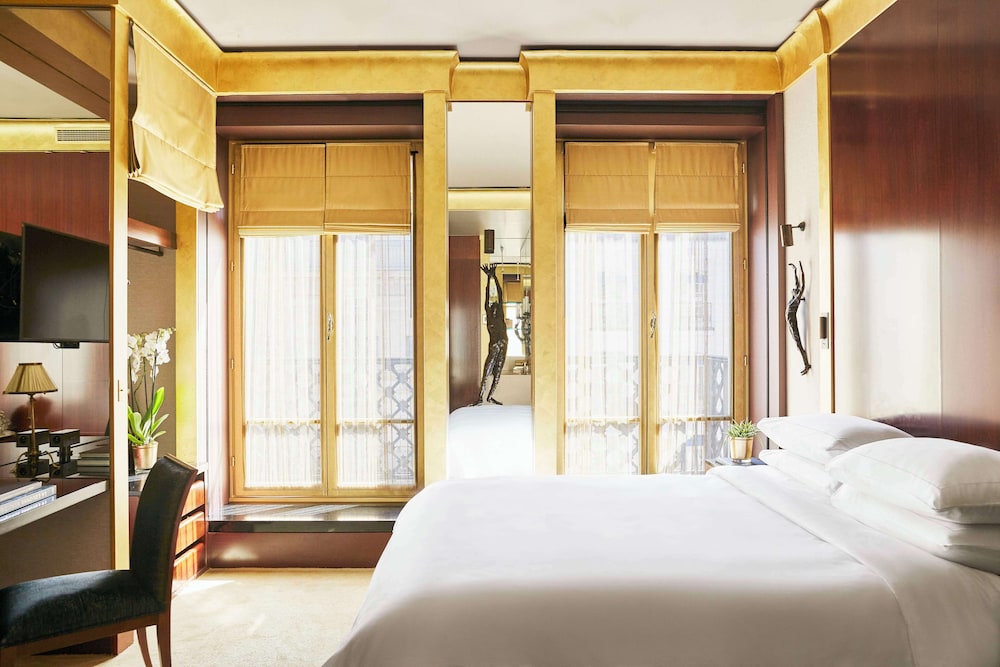 Room, 1 King Bed (PAIX View) thumbnail 5