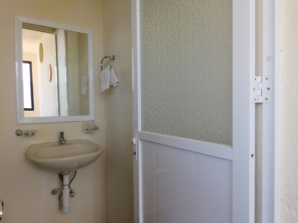 Basic Triple Room photo 3